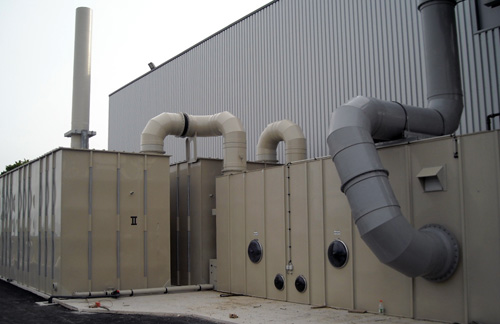 Biofiltercontainereinheit für 24.000 m³/h mit chemischen Vorkonditionierungsstufen für eine Abfallbehandlungsanlage in Westfrankreich